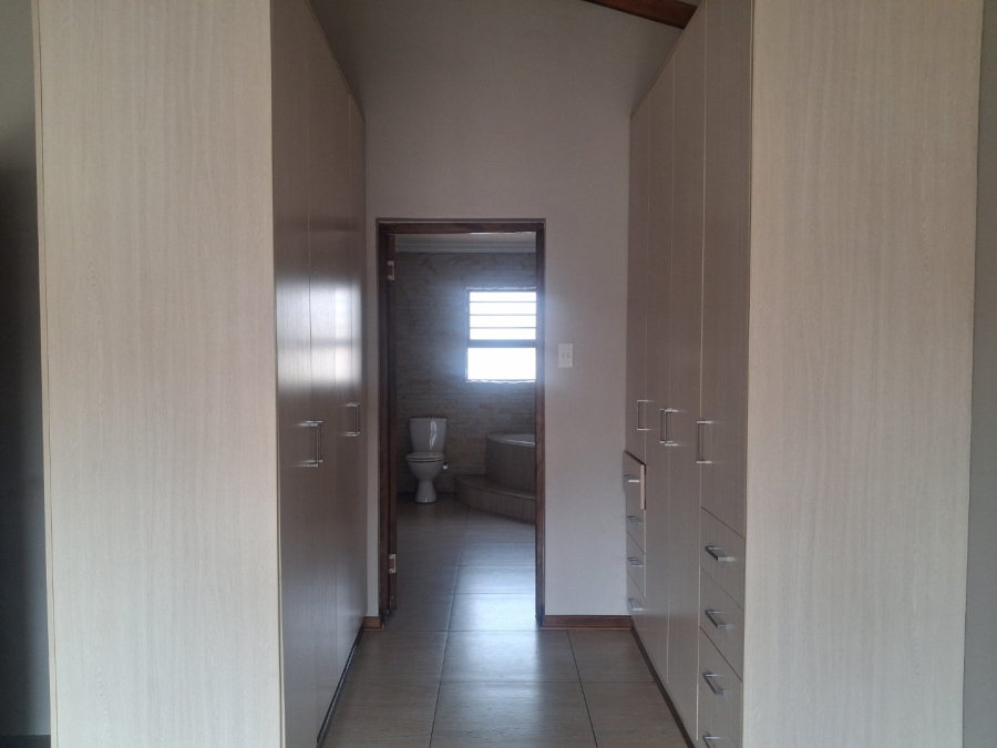 To Let 3 Bedroom Property for Rent in Hillside Free State